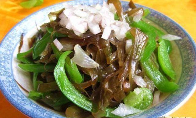 精选美食推荐凉拌土豆丝，小炒黑木耳丝，青椒海带丝的做法
