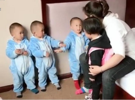 二胎|三胞胎合力打哭小姨,妈妈兴师问罪,三个宝宝立马窝里反了