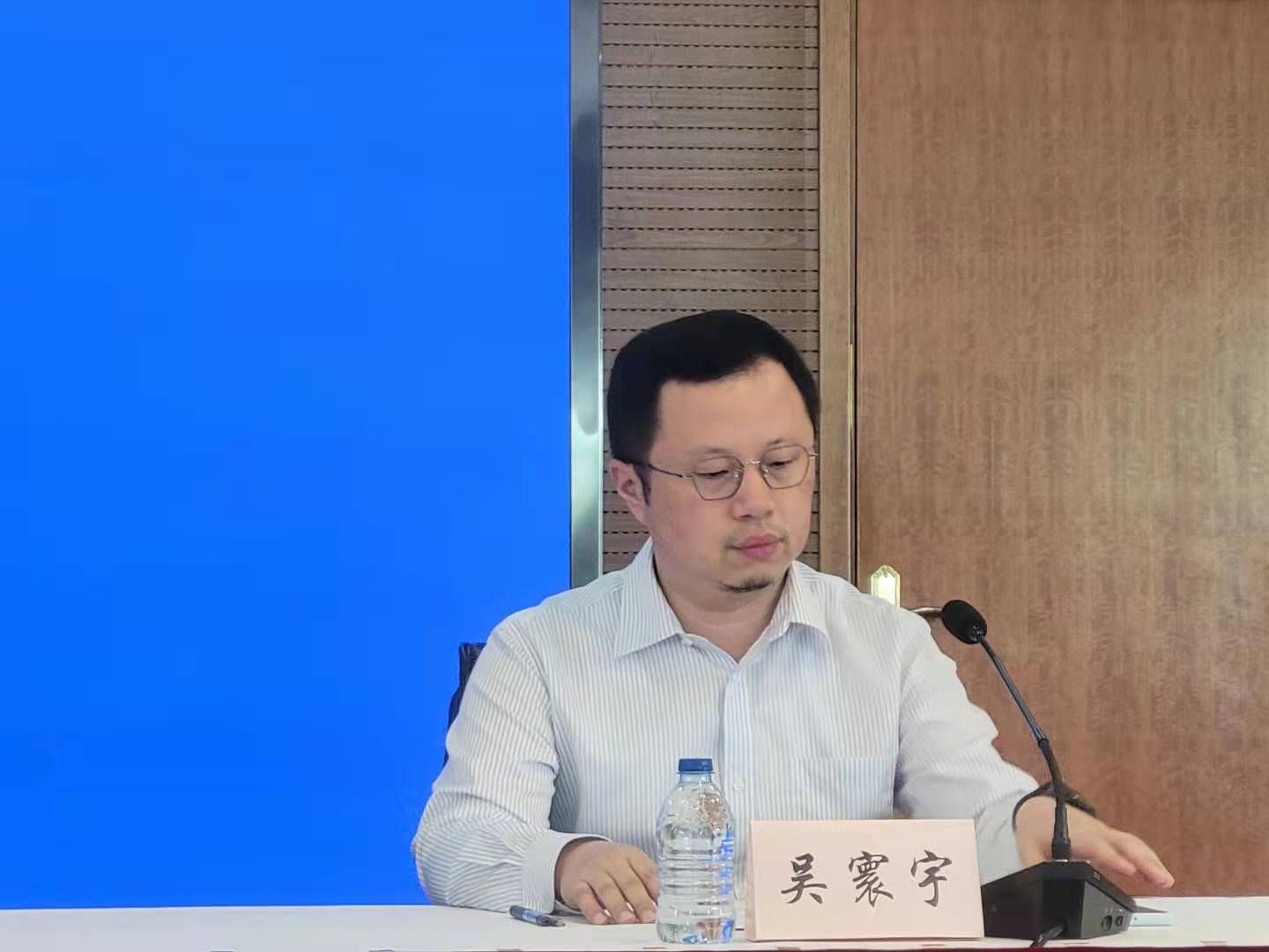 疫情|疫情防控新闻发布会丨截至8月3日上海累计接种疫苗3820.64万剂，覆盖2056.84万人，目前本市疫苗储备较为充足