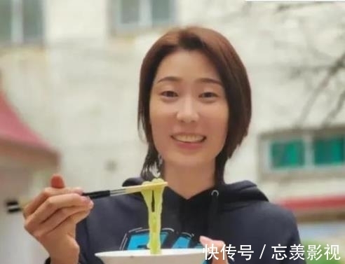 伤势|朱婷露面,疑似还没有进行手术,张常宁年底或将大婚
