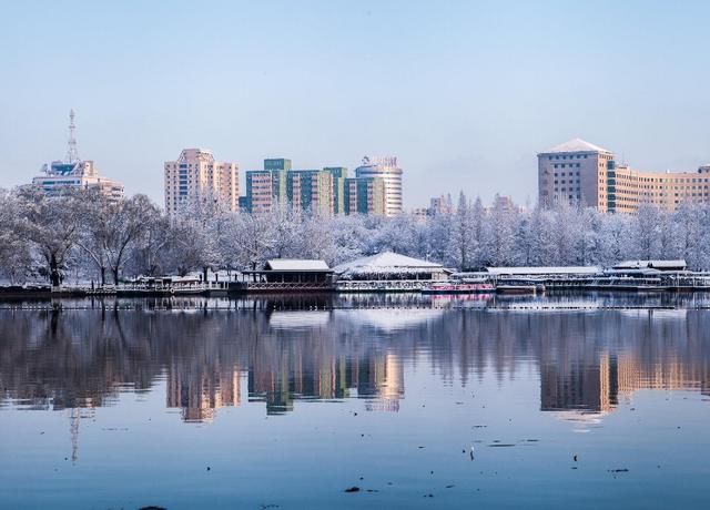 北京的这座绝美公园，风景不输北海公园，门票2元游客络绎不绝