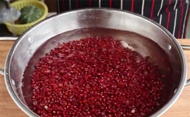 教你在家自制豆沙馅，口感香甜细腻，方法简单，学会不用出去买了