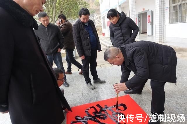 侨胞|花门镇举办“侨胞之家”贺新春送春联活动