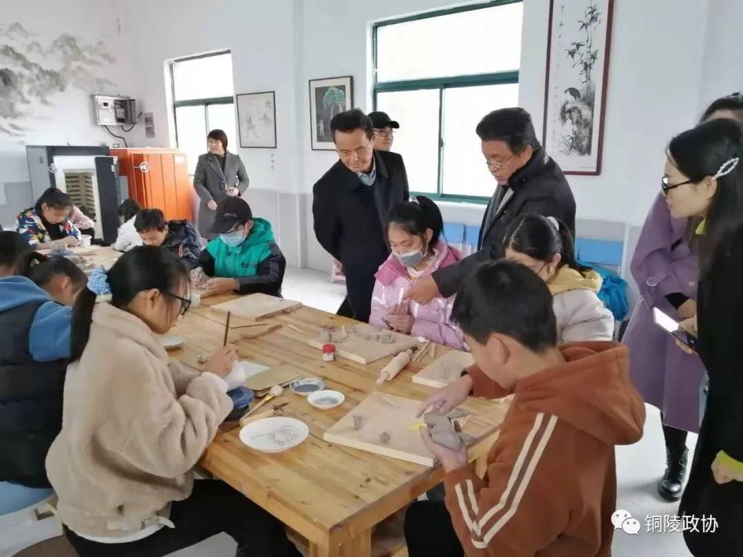  艺术|王祥生赴太平中心学校调研参加乡村艺术拓展中心揭牌