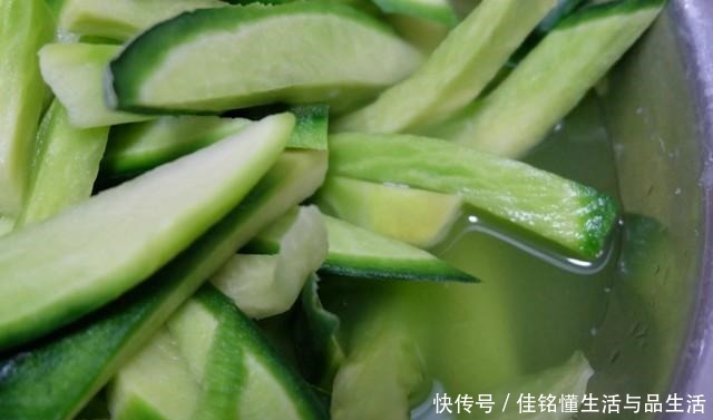 嘎嘣脆|冬天最爱吃的萝卜干,这做法简单省时间,两天就入味,好吃嘎嘣脆