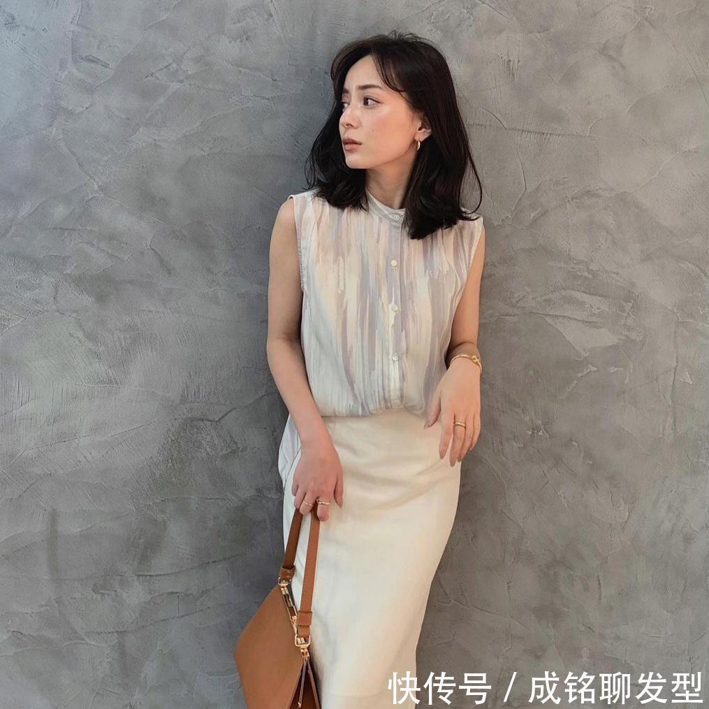 白色衬衫|好看又实用!这位博主的“低饱和度”穿搭法,简约精致优雅又高级