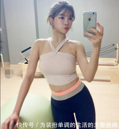 魅惑 小姐姐爱穿倩丽打底裤，优雅魅惑，流露出女性的气质！