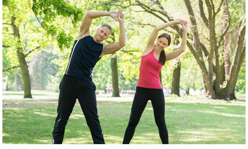 绿叶蔬菜|50岁后是养骨的黄金期，做到“三勤、二拒、一补”，预防骨质疏松