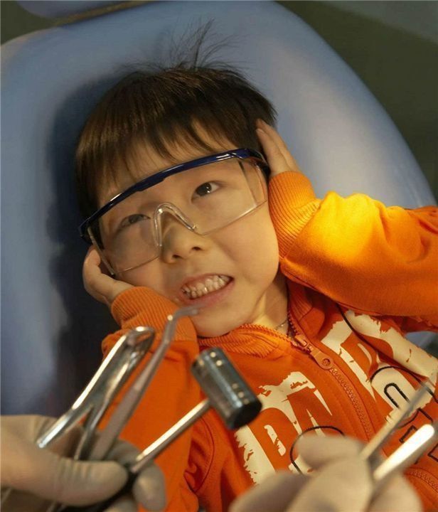 龋齿|孩子因嘴臭遭同学嫌弃，检查后取出这东西，亲妈都嫌臭