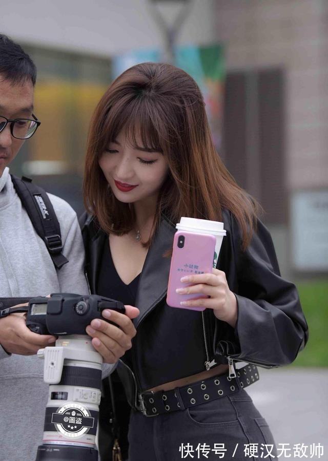 装扮 活力十足的打底裤装扮怎么穿都好看,凸显身材更妩媚,穿出显瘦!