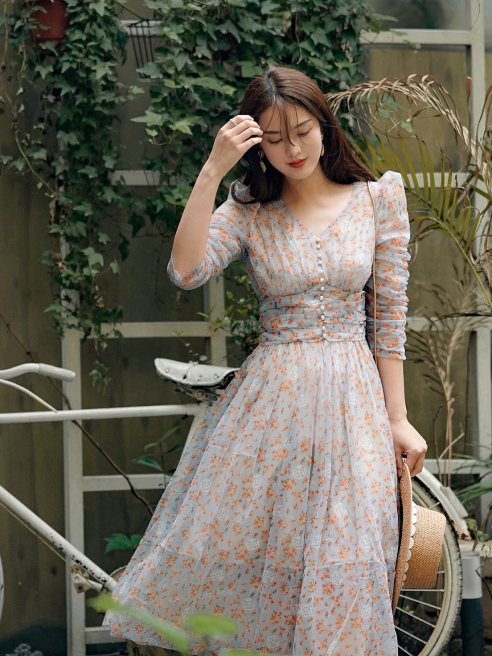 卫衣|衣不必多和也不必贵,秋天拥有这几款碎花裙,照样美得出众