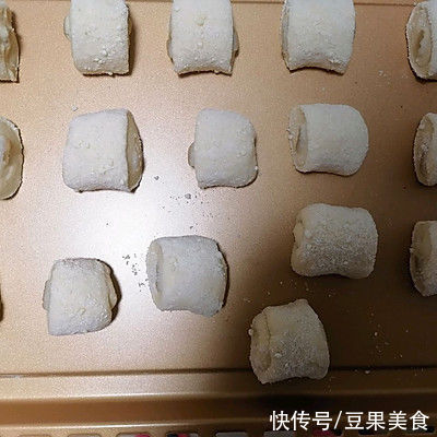 #安佳万圣烘焙奇妙夜#小朋友超喜欢吃的芝士小餐包