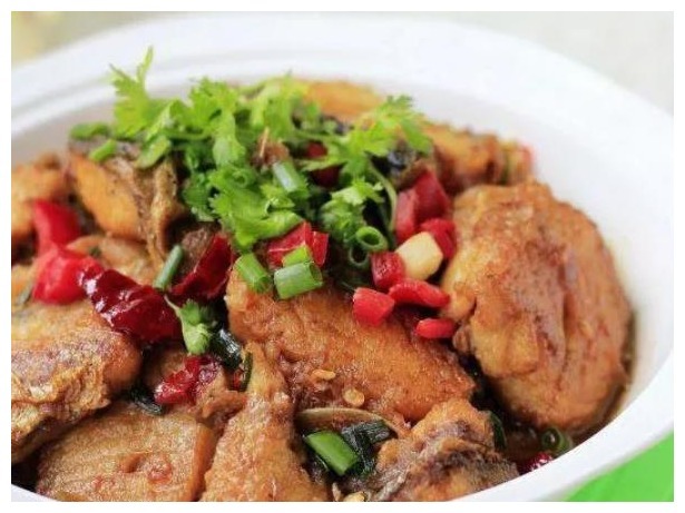 当“鱼块”遇上“酱汁”,鲜味可口特下饭,刚一上桌就抢没了