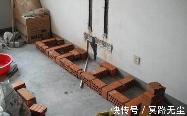 水泥|父亲硬要用水泥砌电视柜，结果大吵一架，完工后大家进门就笑不停