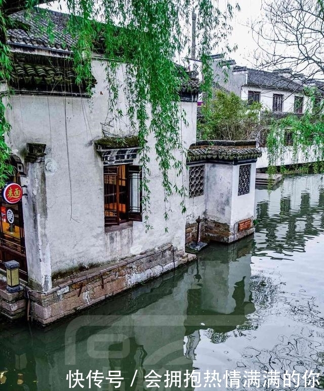 淀山湖畔的中国第一水乡，地处苏州和上海之间，江南春色令人着迷