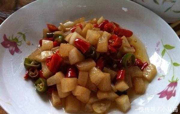 奶奶|立冬后腌萝卜最合适，奶奶腌制20年的秘方，好吃到拿肉都不换