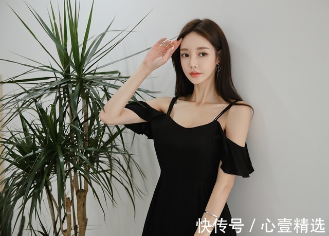 时尚|女神孙允珠高清时尚搭配:砚墨古韵菊叶早秋卷絮吊带裙
