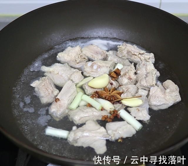 风味啤酒炖排骨,软烂脱骨,味道鲜美!风味啤酒炖排骨,软烂脱骨,味道鲜美!