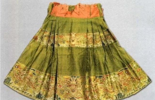  明朝|600年前中国女子出门穿什么？服饰很漂亮，日本朝鲜至今都模仿