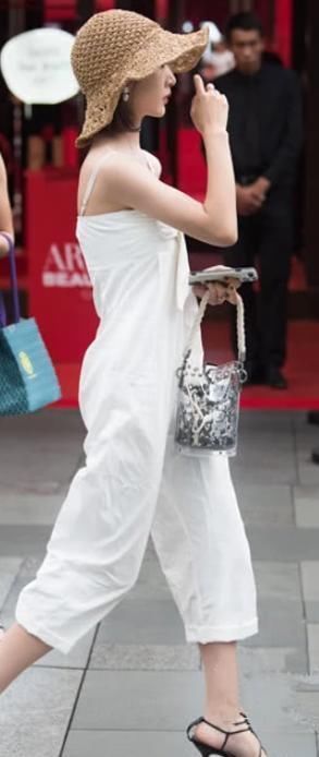 与众不同|一组路人街拍,百搭时尚不挑人的穿搭,美的与众不同