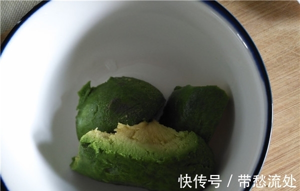 牛油果 它10元1小颗,但防晒护肤最厉害,女人1周吃上3次,皮肤白嫩