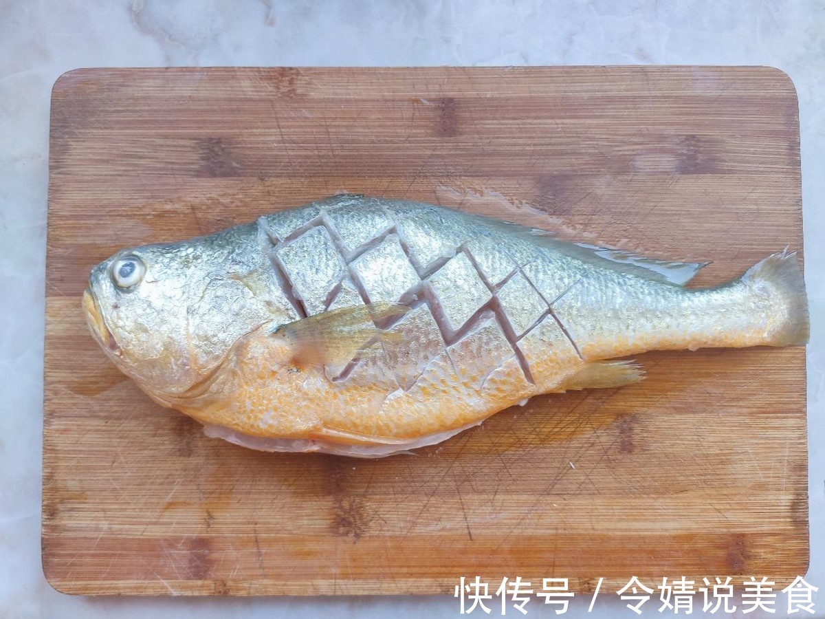 大黄花鱼好吃的做法,搭配蔬菜,营养丰富,鲜美下饭,太好吃了