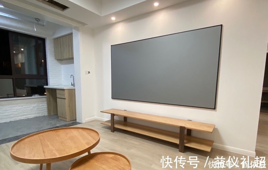 电视柜|越来越多人不做电视墙,看她家,装修不豪华,保洁做完却很漂亮!
