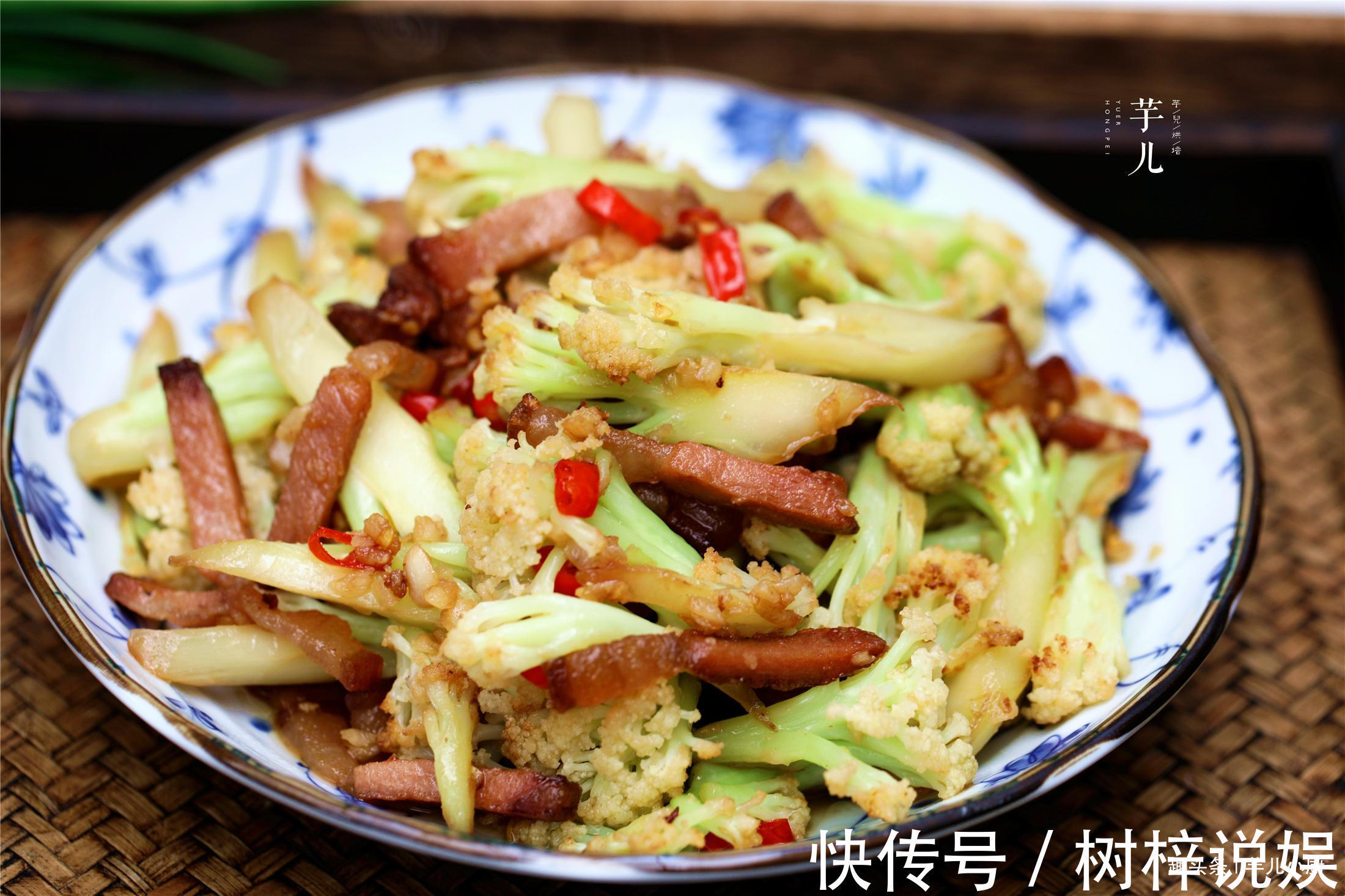 花菜别直接下锅炒，多一步，脆嫩可口，比肉还香，好吃又下饭