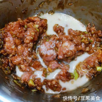  这道蒸蒸日上年夜菜：豆皮肉卷比大厨做的还好吃