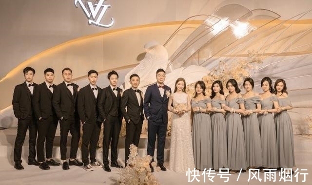 法拉利|31岁林丹师弟大婚!新娘穿镂空婚纱美艳,劳斯莱斯+法拉利接亲