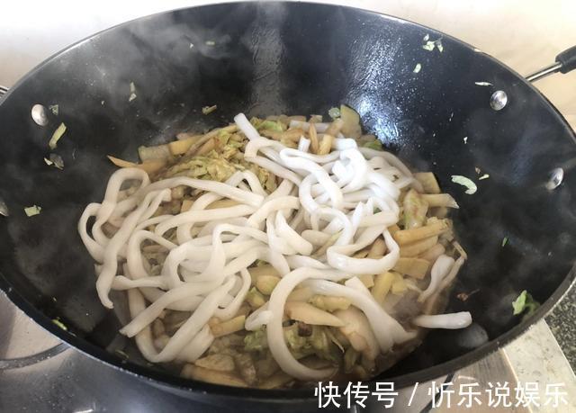 我们家最爱的炖菜,简单易做还下饭,不能用盘,必须用碗装才过瘾