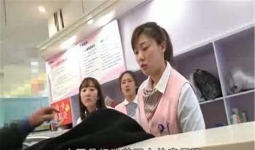 家长会|宝妈穿着新买的“洋衣服”去开家长会,班主任看到:换一件再来