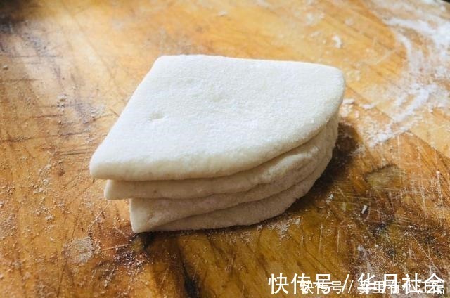 花卷这样做一点不费事,只需一根筷子轻松搞定好看形状,松软好吃