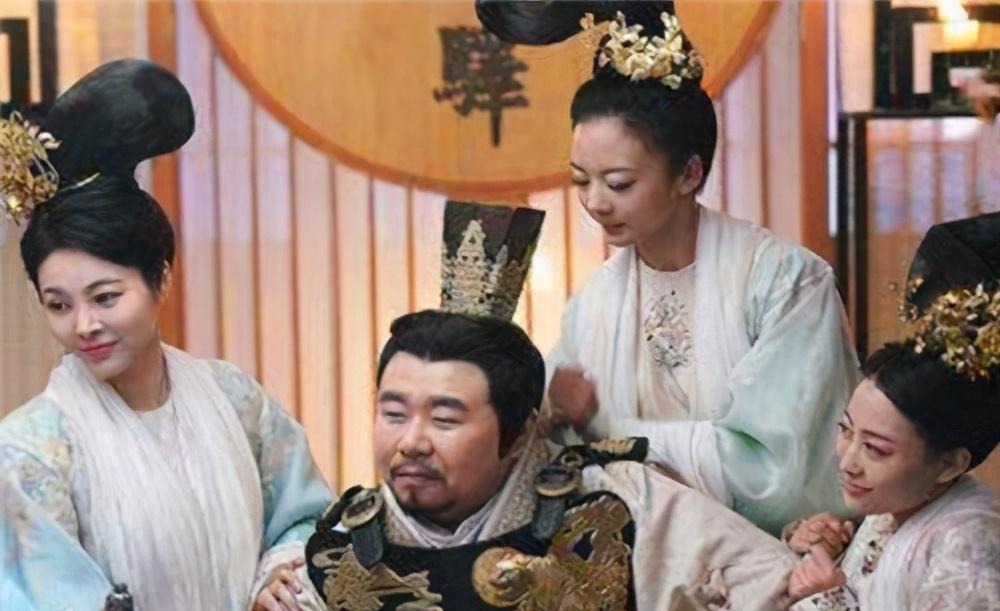 当作|他做王爷时被当作猪来羞辱,登基后动手报复,12个儿子没一个亲生