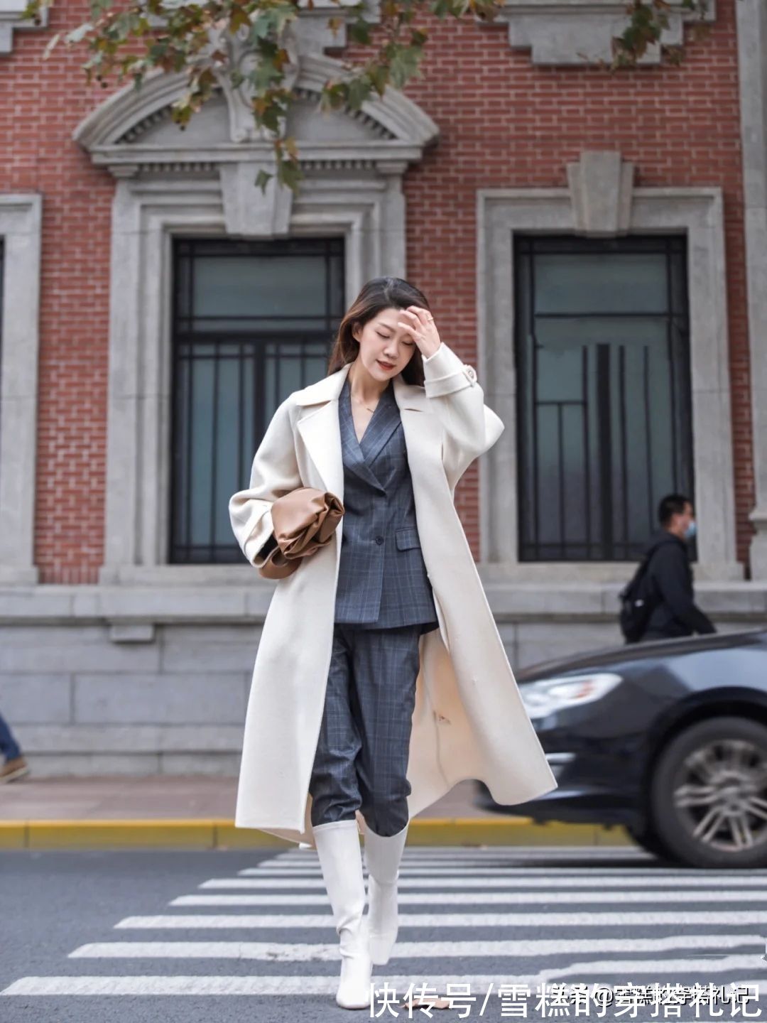 小蛮腰 今年火了一种穿法叫：“大衣+西装”，时尚保暖又高级，太有范了