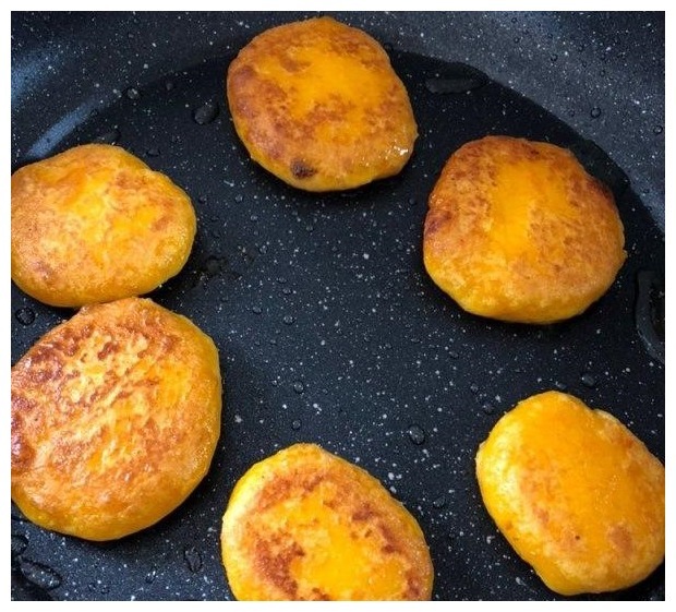 想要做出软糯香甜的南瓜饼,加上这“两种”食材,出锅孩子抢着吃