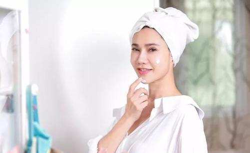 护肤|皮肤好的女生,通常都会有下面这些习惯,怪不得看起来很年轻惹眼