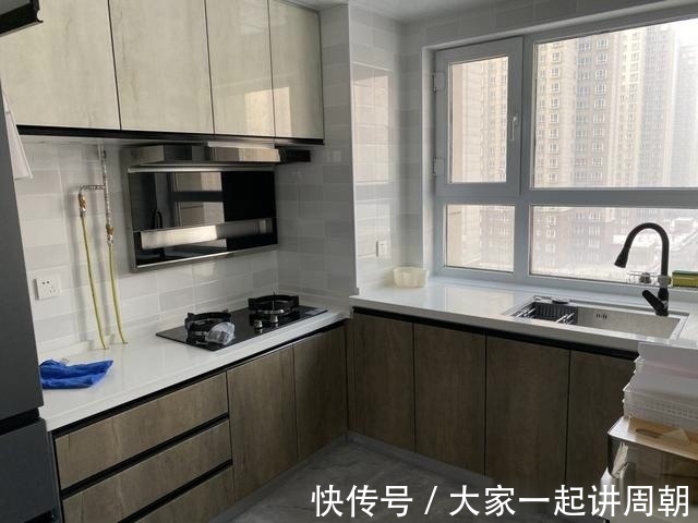 吊顶|她家107平新房，全屋不做吊顶，不要电视墙，简洁又好看