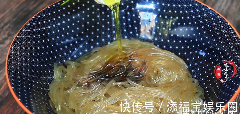 食用油|包菜炒粉条直接下锅是错的,教你小窍门,粉条不坨,入味又劲道