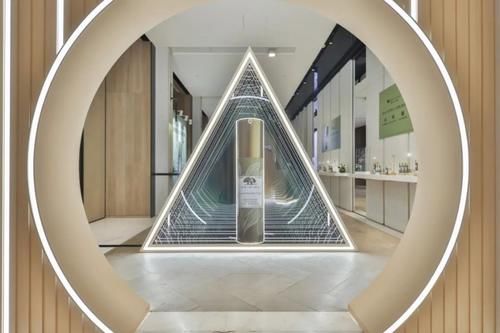 本周美妆速报，一丝清冷一丝甜美