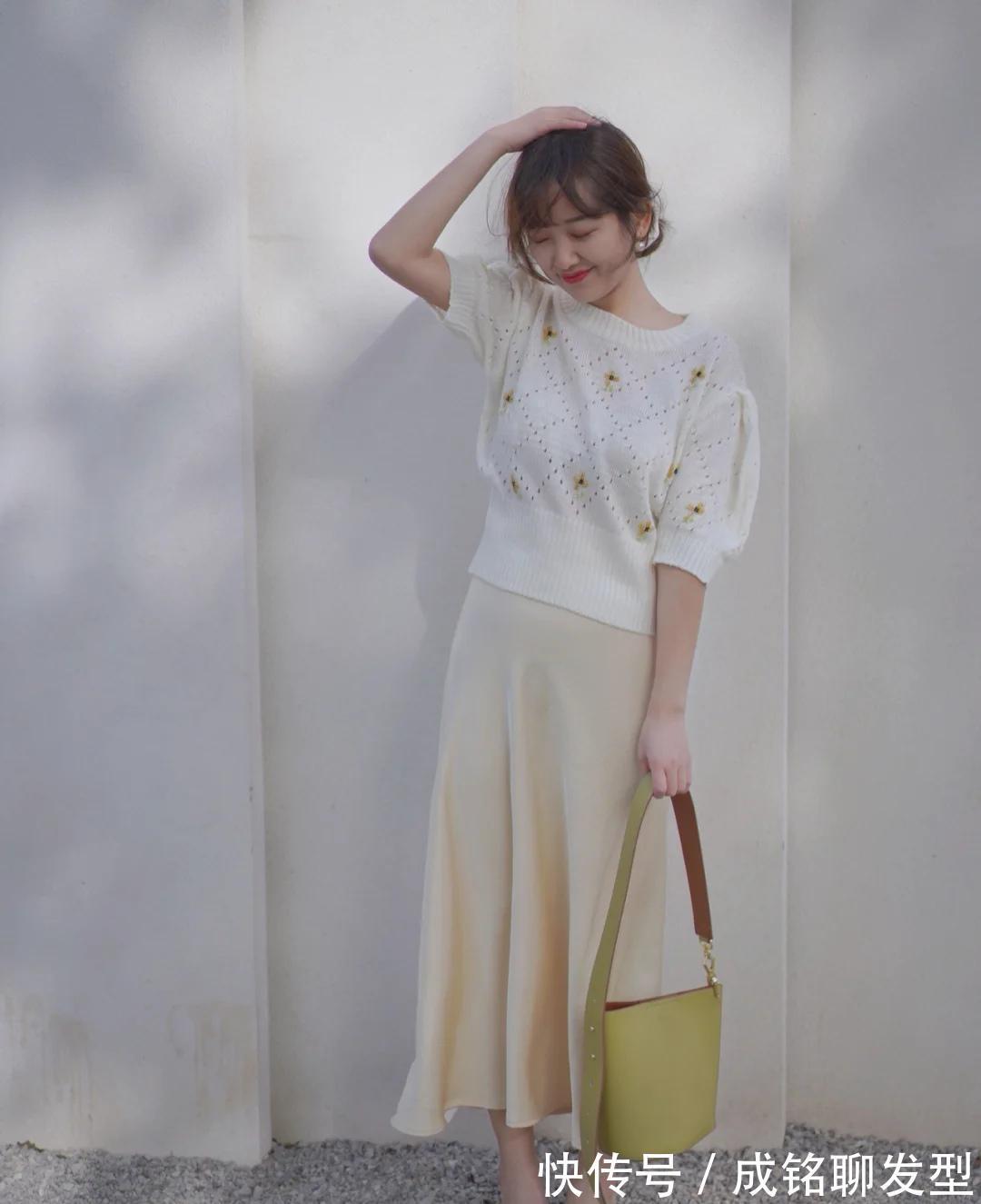 微胖|微胖女生的夏日穿搭，色彩搭配与风格是重点，穿对款式显瘦又减龄