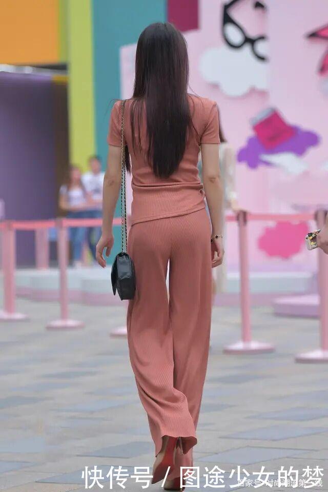 腿粗就穿“阔腿裤”,显瘦又时髦,走到哪都是焦点!