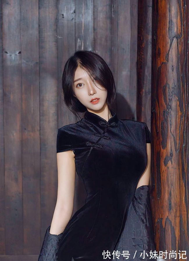 蕾丝|小姐姐穿的雪纺连衣裙,很是甜美减龄,无袖的设计更加的清爽舒适