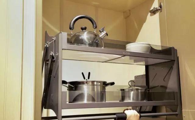 下拉篮|厨房别再乱收纳了!学国外给橱柜内设“小机关”,空间“多一倍”