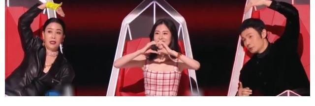 本以为是汪峰不喜欢黄霄云,看到张碧晨的做法,才发现错怪他了