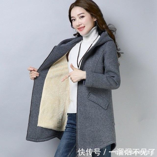 哇塞!这么漂亮的“松垮装”,看看下图女人穿扮,比皮草还洋气