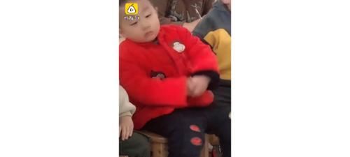 幼儿园|“瞌睡”宝宝火了！幼儿园上课狂打瞌睡，网友：像我开大会的样子