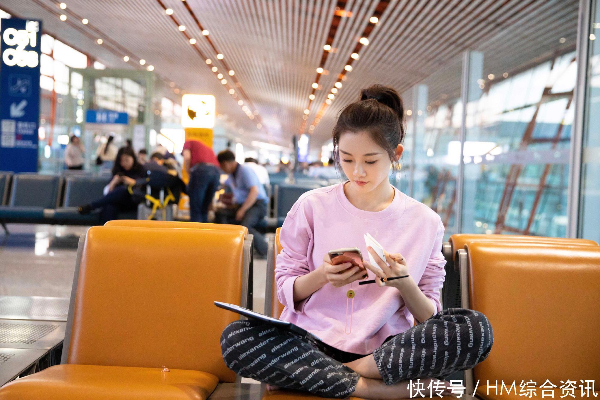 郑恺|郑恺夫妻档上跑男,苗苗产后恢复状态佳,格纹衬衫配纱裙甜美