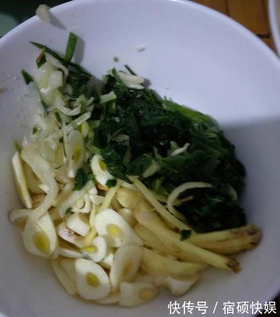 川菜鱼香肉丝，秋季下饭菜必选，隔三差五吃1次，肉丝软嫩还Q弹