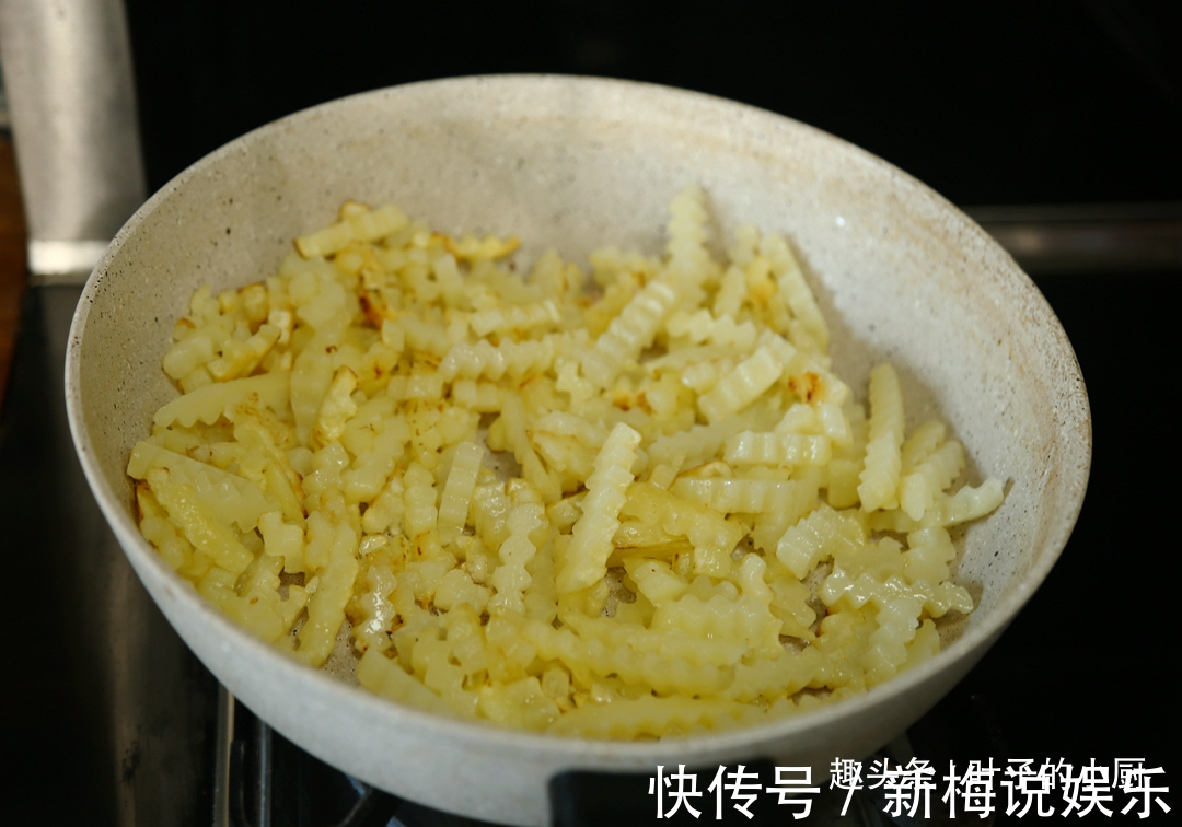 土豆吃了几十年,第一次如此做,太香了,5盘都不够吃